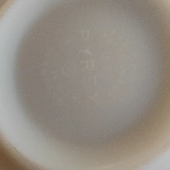 Vintage 1960s Pyrex White Milk Glass Mixing Bowl - Picture 3 of 5